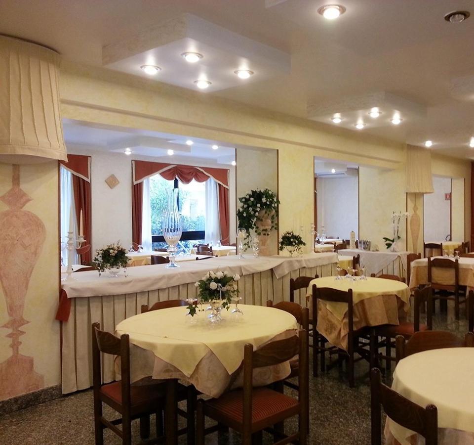 Hotel Corallo Giulianova Bagian luar foto