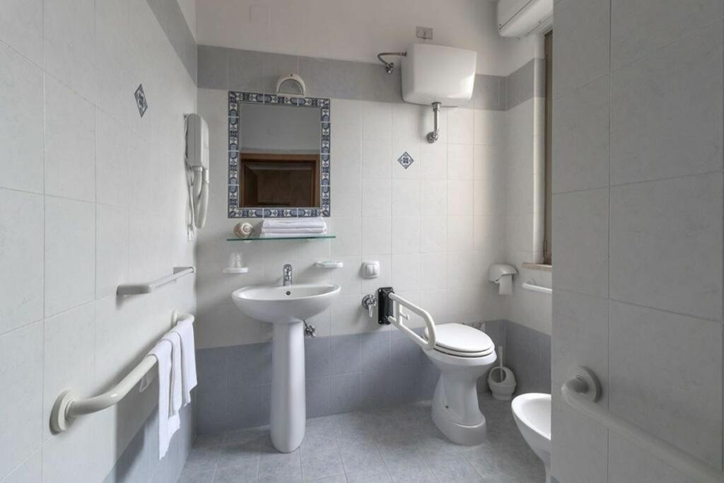 Hotel Corallo Giulianova Bagian luar foto