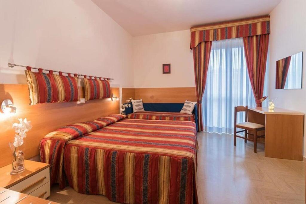 Hotel Corallo Giulianova Bagian luar foto